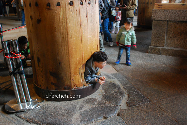 Pillar With A Hole @ Todai-ji, Nara